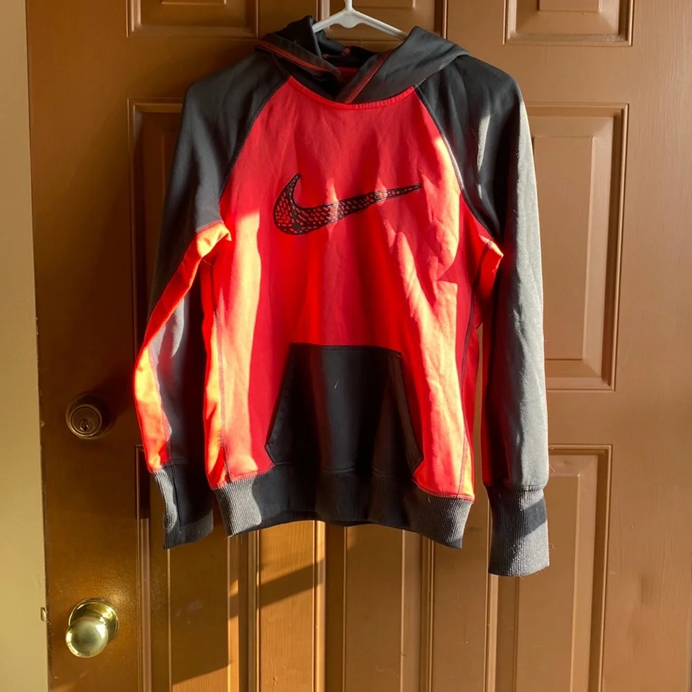 Sweatshirt - Picture 1 of 2